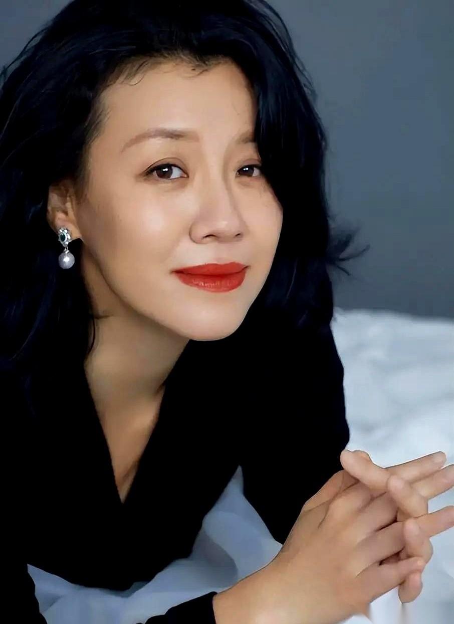 刘琳说她35岁开始要孩子，两次胎停。第三年，接着生。我一听这几句话，后背的汗