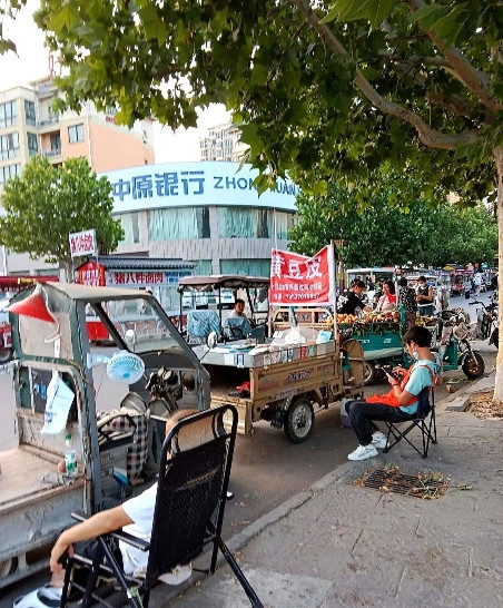 一个家庭的家教和家风真的很重要，我邻居李婶年轻时漂亮，杨柳细腰肤白貌美，所以被村