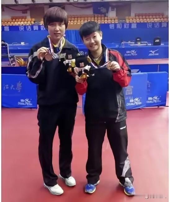 都说钱天一退役了，孙颖莎还在球场上拼命。两个人都是00年的，起点差不多，一个甜美