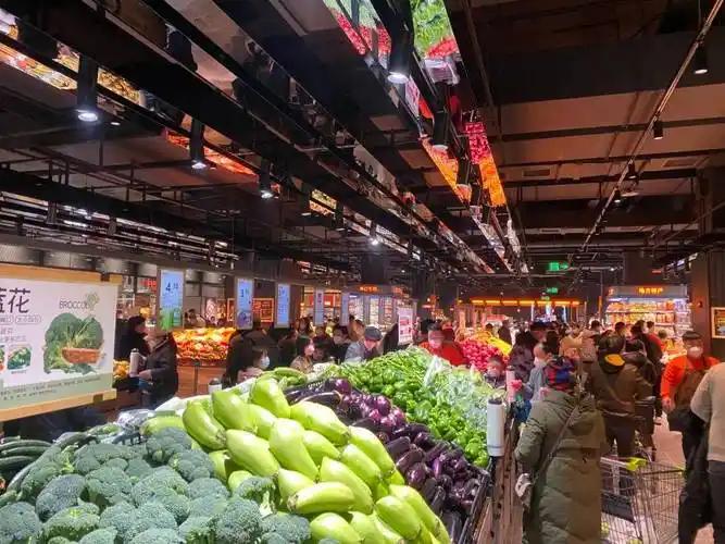 3月15号晚上那会儿，我窝在沙发上刷手机看315晚会，结果热搜第一蹦出来的是——