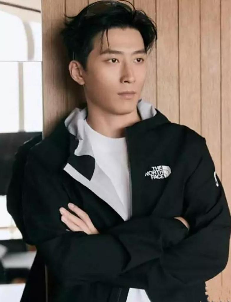 窦骁从空手道赛场跨界演艺圈，沉寂后新回归，是要撕掉“赘婿”标签？这人生剧