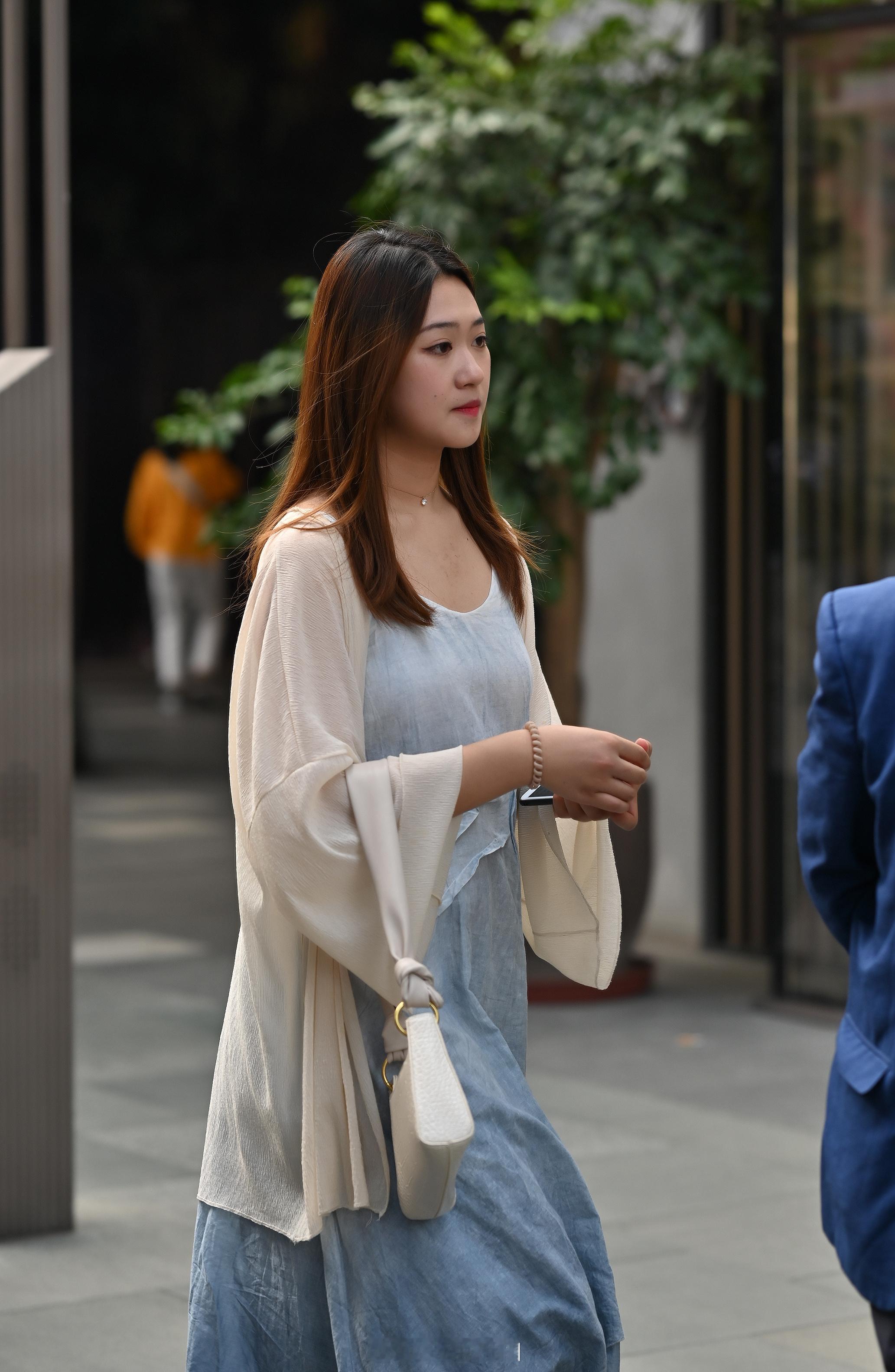 【成都街拍】你爱上哪个小姐姐？丨摄影拍照每日穿搭