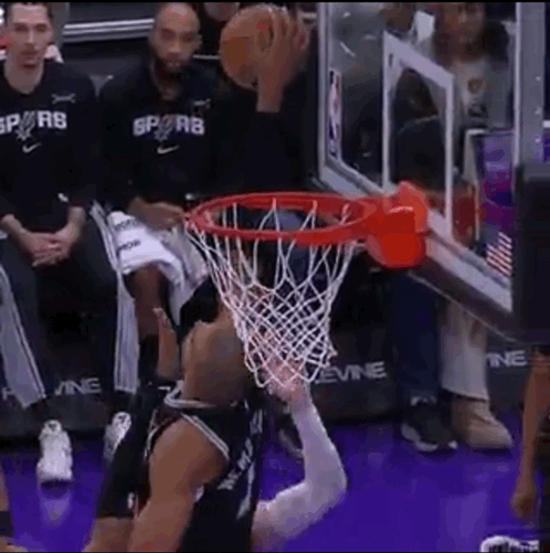 手可摘星辰！文班摘帽：“这是我的！”文班亚马5个盖帽，另加26分13篮板。怪兽