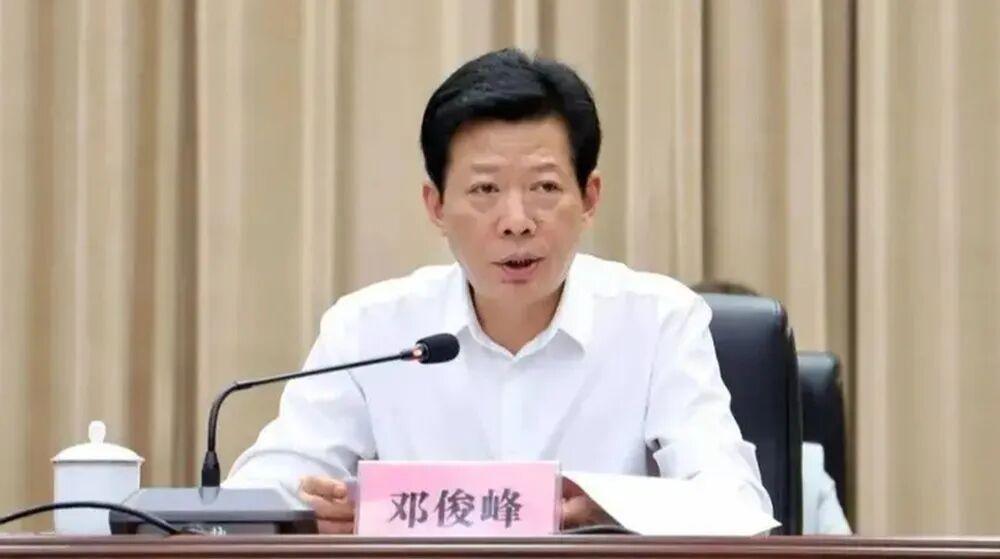 国家反腐之风刮到了南阳主动投案！南阳原副市长邓俊峰接受审查调查9月2日，