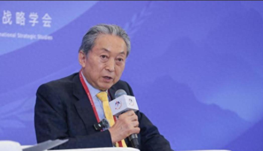 日本前首相鸠山由纪夫的一番话，把日本现任首相高市早苗重新推到了台海舆论的风口。