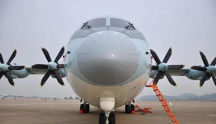 运30运输机，选择的是螺旋桨发动机。如果作为预警机或电子战机，更长的滞空时间比更