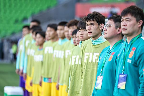 国足澳大利亚之行学费不白交0比2，暂居亚洲第14位的中国男足不敌暂列非洲第8位