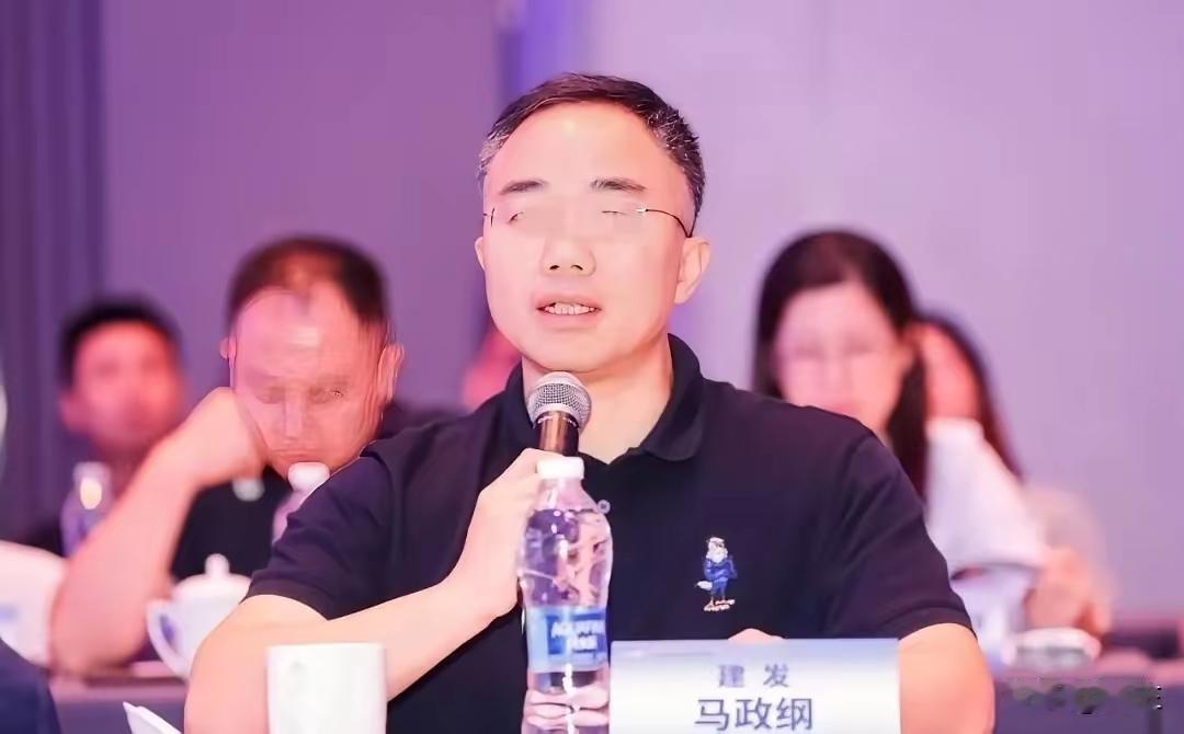 建发这个马老总是真的坏！他在中间拉皮条，他知道都是一群男性酒局，也知道赵某峰和