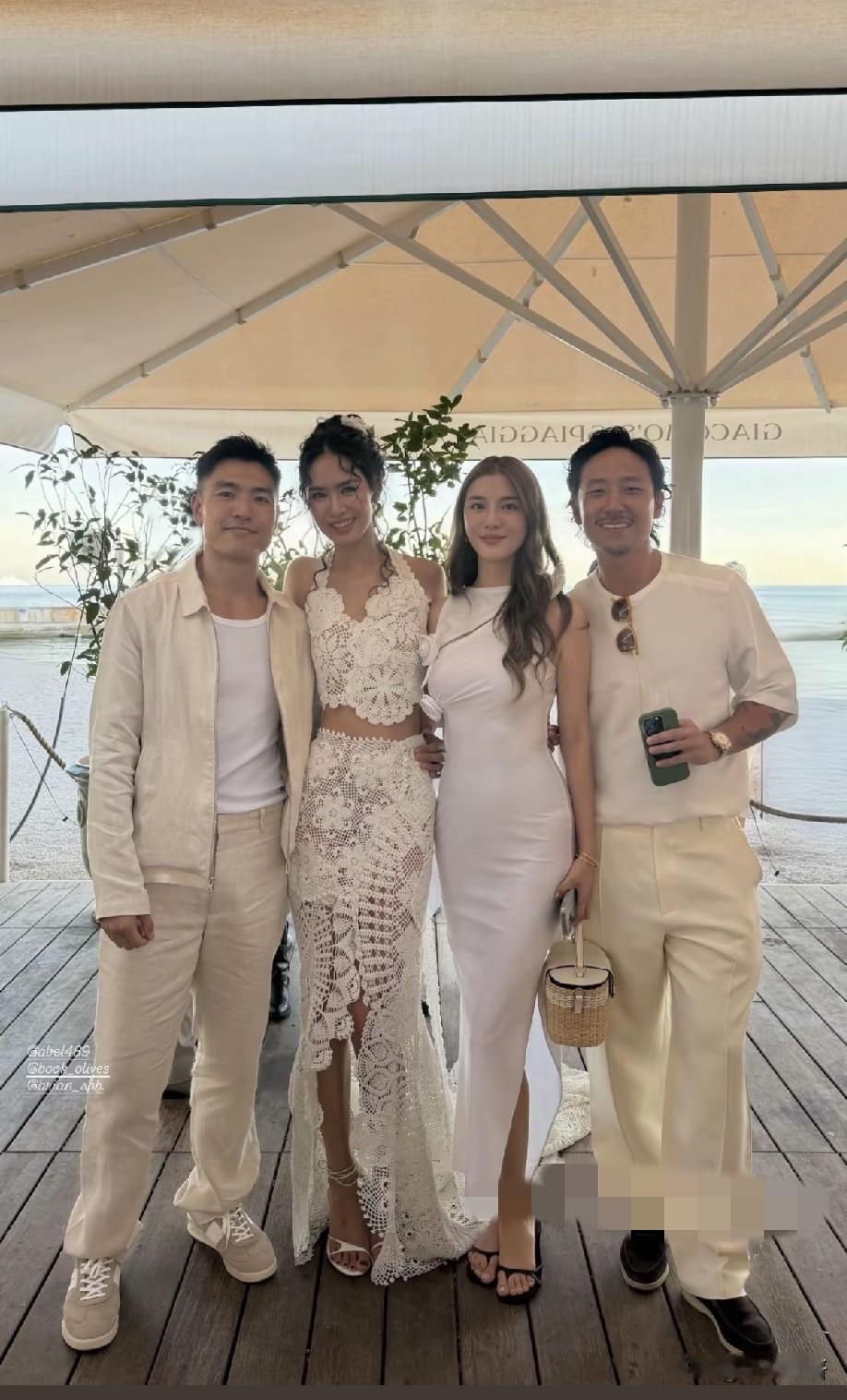吴千语婚后首现身，和施伯雄出席海边婚礼，一袭白裙状态惊艳近日，一组海边婚礼