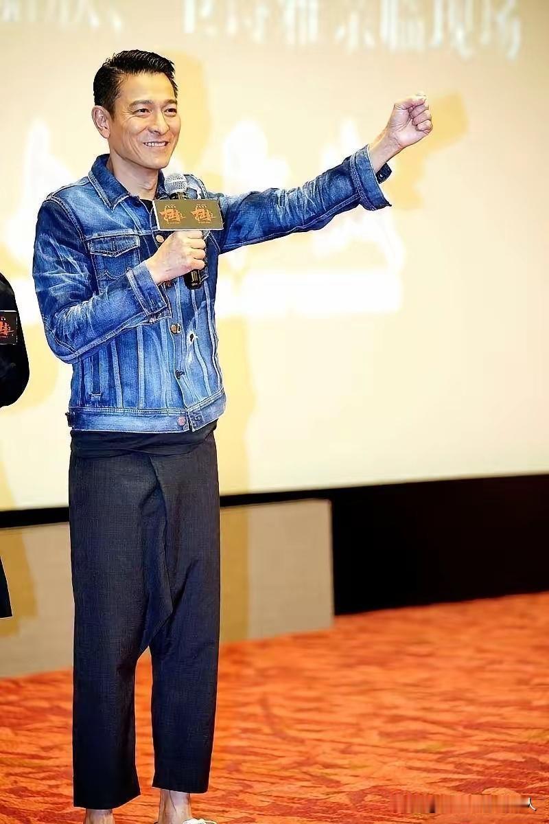 刘德华养生法，颠覆三十年认知：顶级自律，方为最佳冻龄术曾以为，养生是多喝热