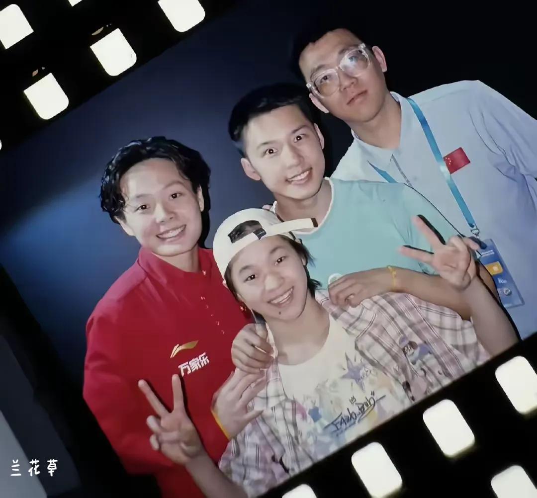 笑容是最美的风景，让快乐成为生活的底色。全红婵。笑一个吧，功成名就不是目的，快