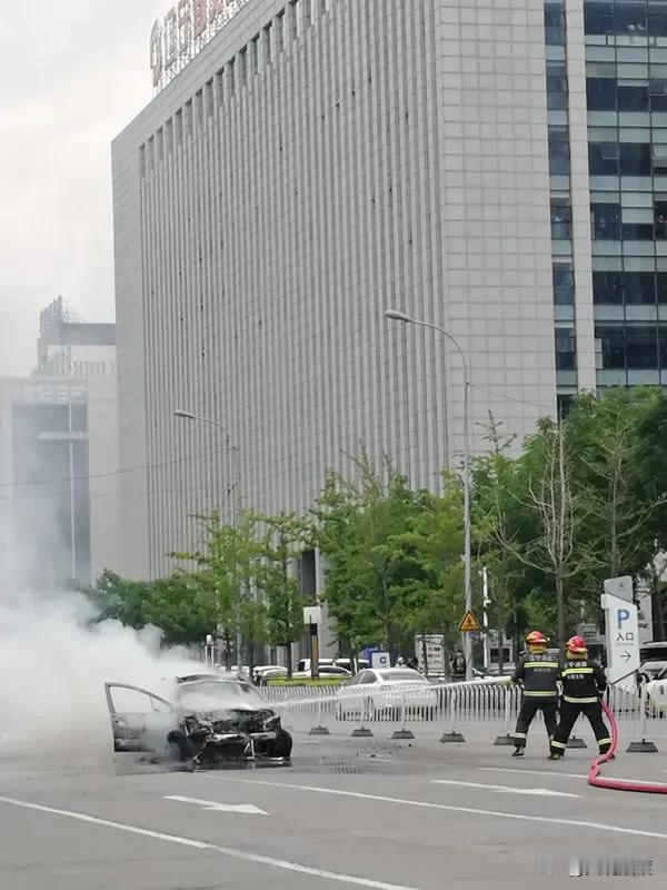 官方通报深圳比亚迪火灾最近官方通报了深圳比亚迪火灾事件。6月20日上午，深圳坪