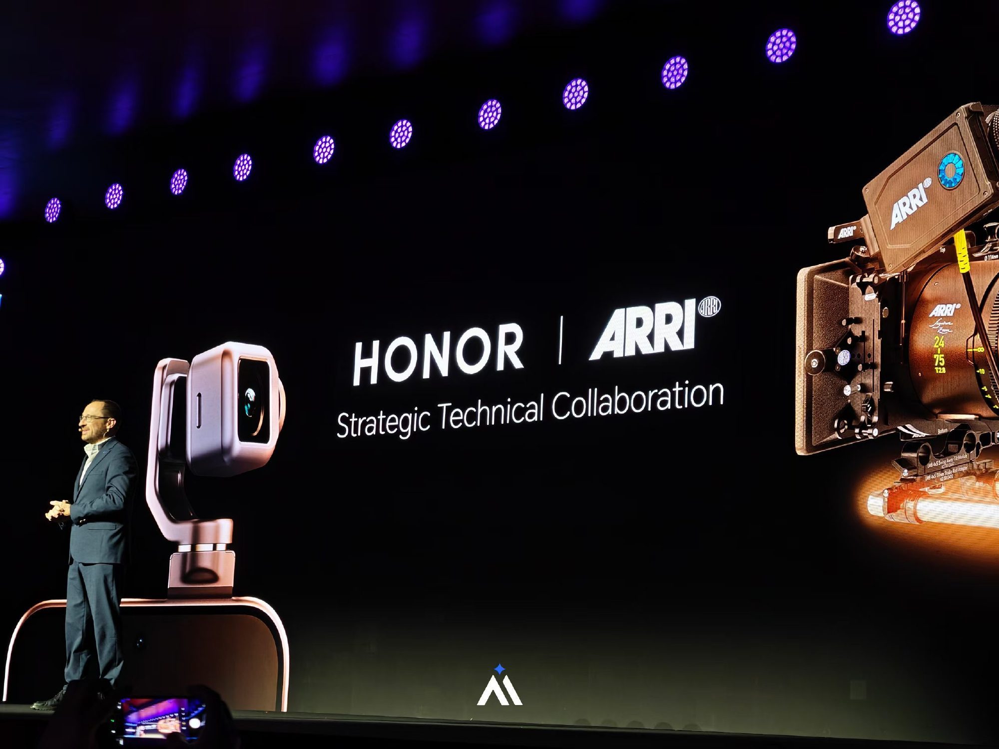 荣耀MWC2026荣耀RobotPhone这次和ARRI合作，这是德国慕