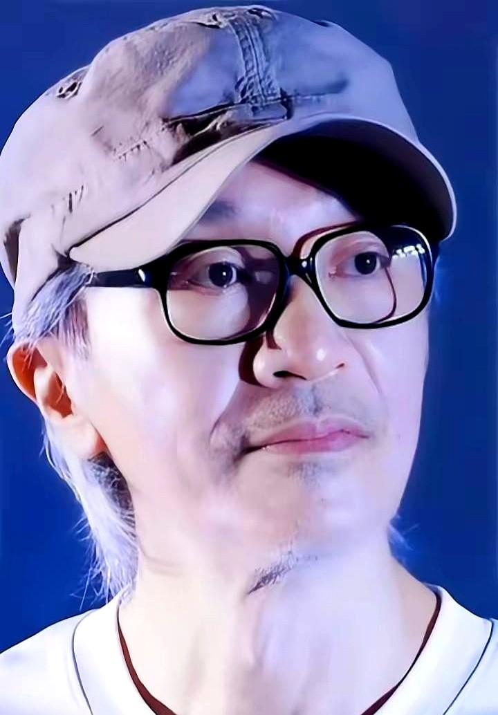 票房都8个亿了，周星驰突然通知全国影院，把片子全换掉。《功夫女足》上映一周，