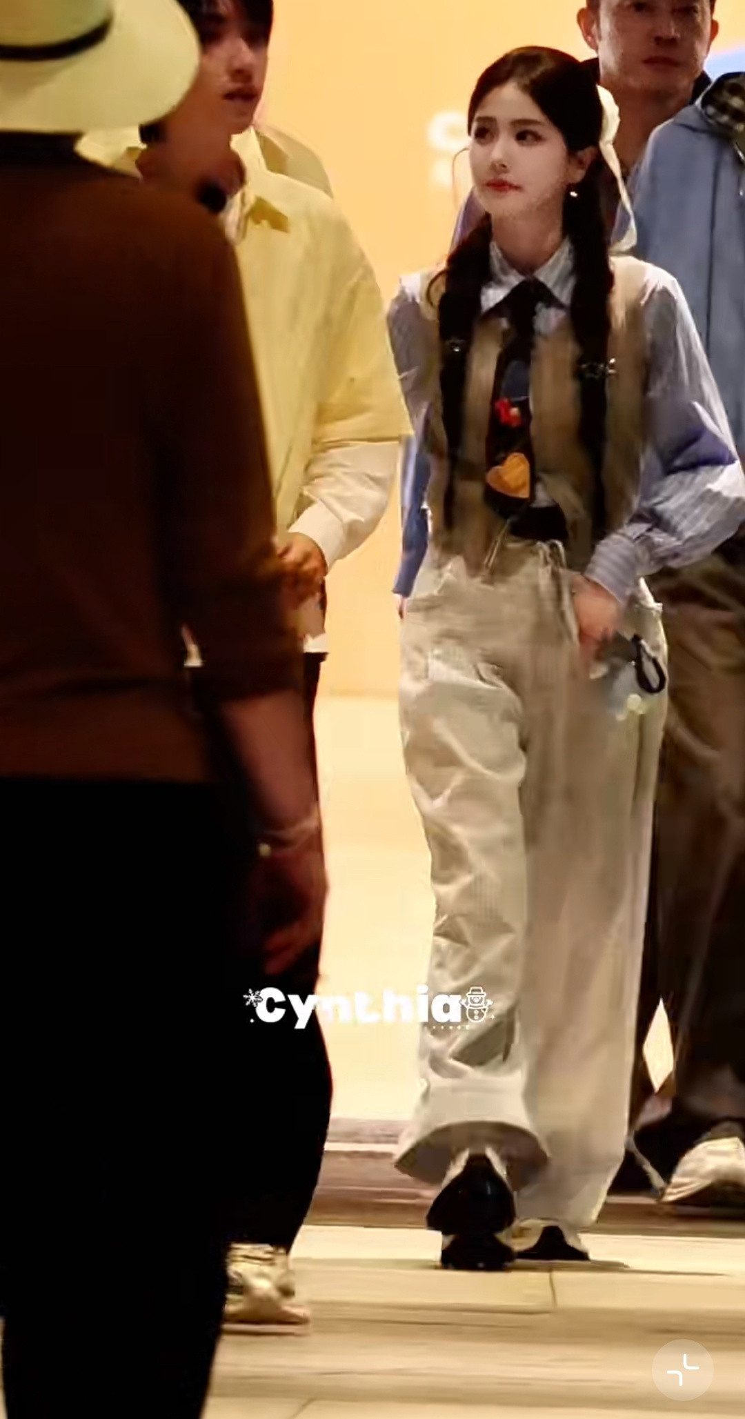 白鹿好帅好漂亮！奔跑吧晚上换裤子了，这腿是真长啊！奔跑吧直播