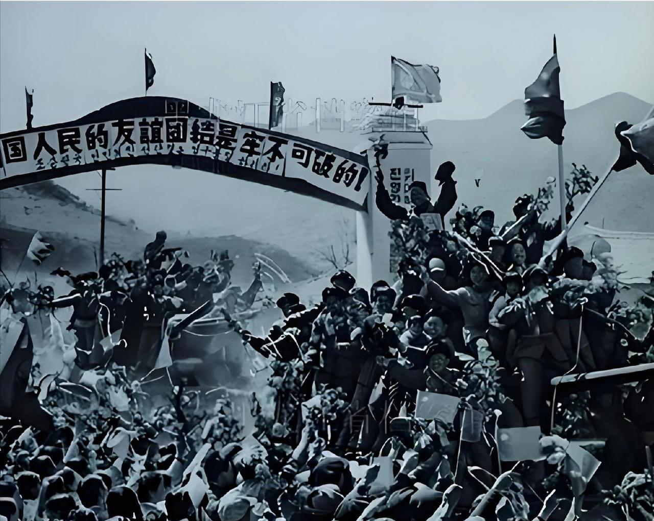 抗美援朝战争中有一个真相被西方刻意掩盖了，那就是志愿军砸碎了百年人种枷锁。从鸦