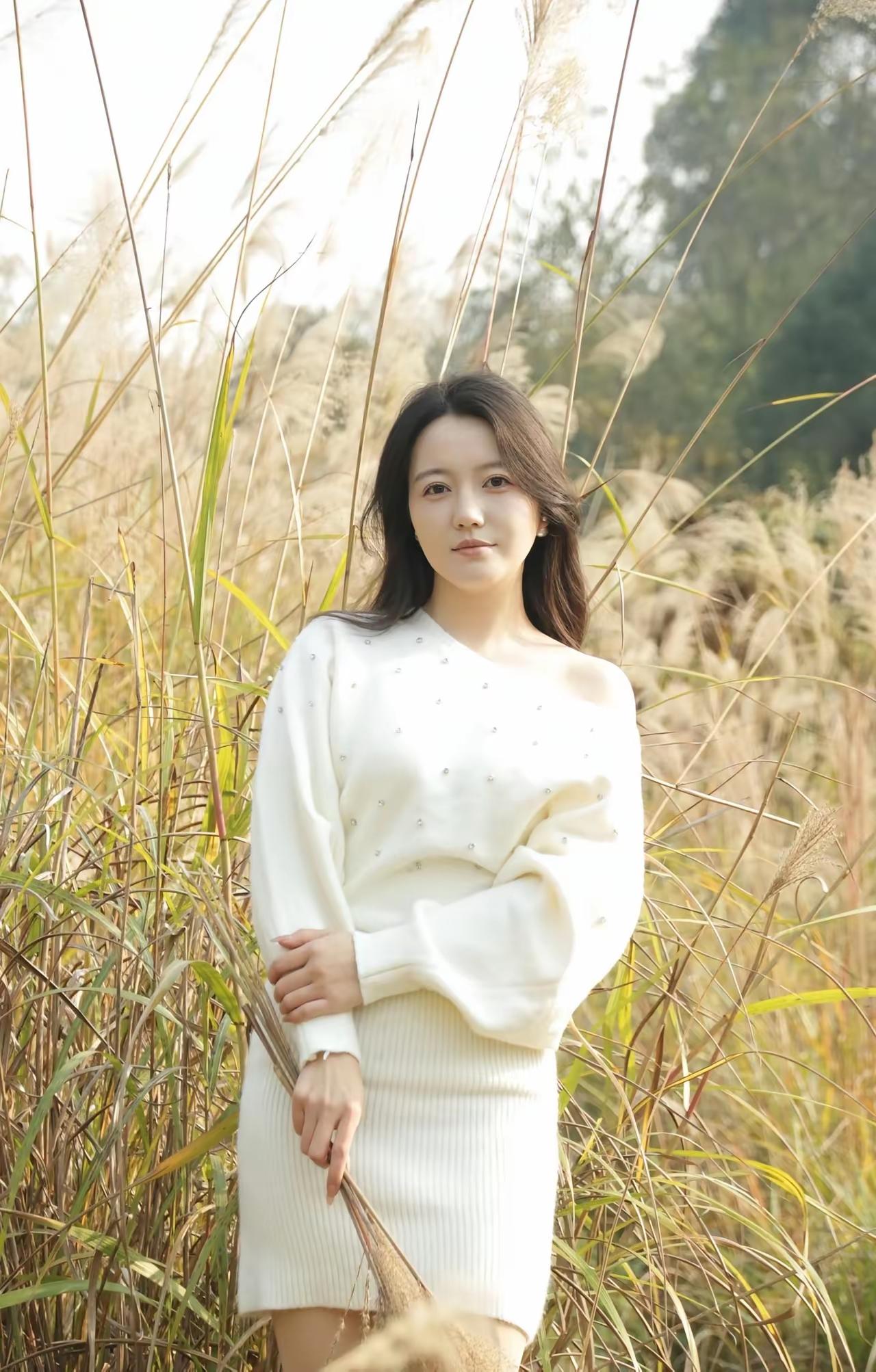 第一次去男朋友家里，发现他家附近全部都是这种比人还高的草，这是什么草呀？