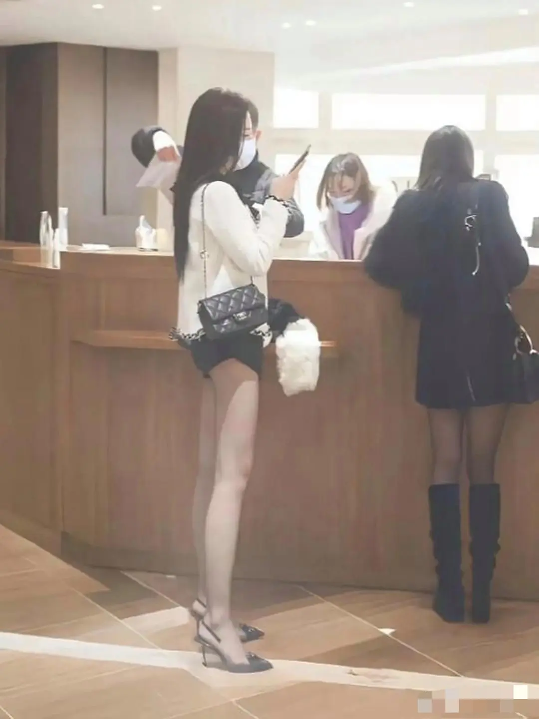 这就是脖子以下都是腿吗？