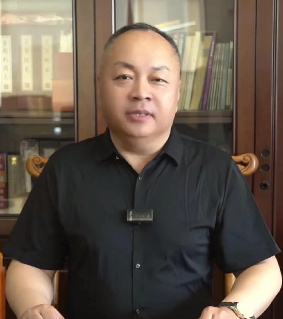 常绿老师说篡改出生证明”属于“WZ、变造重要据据”的情形，符合《两高关于办理虚贾