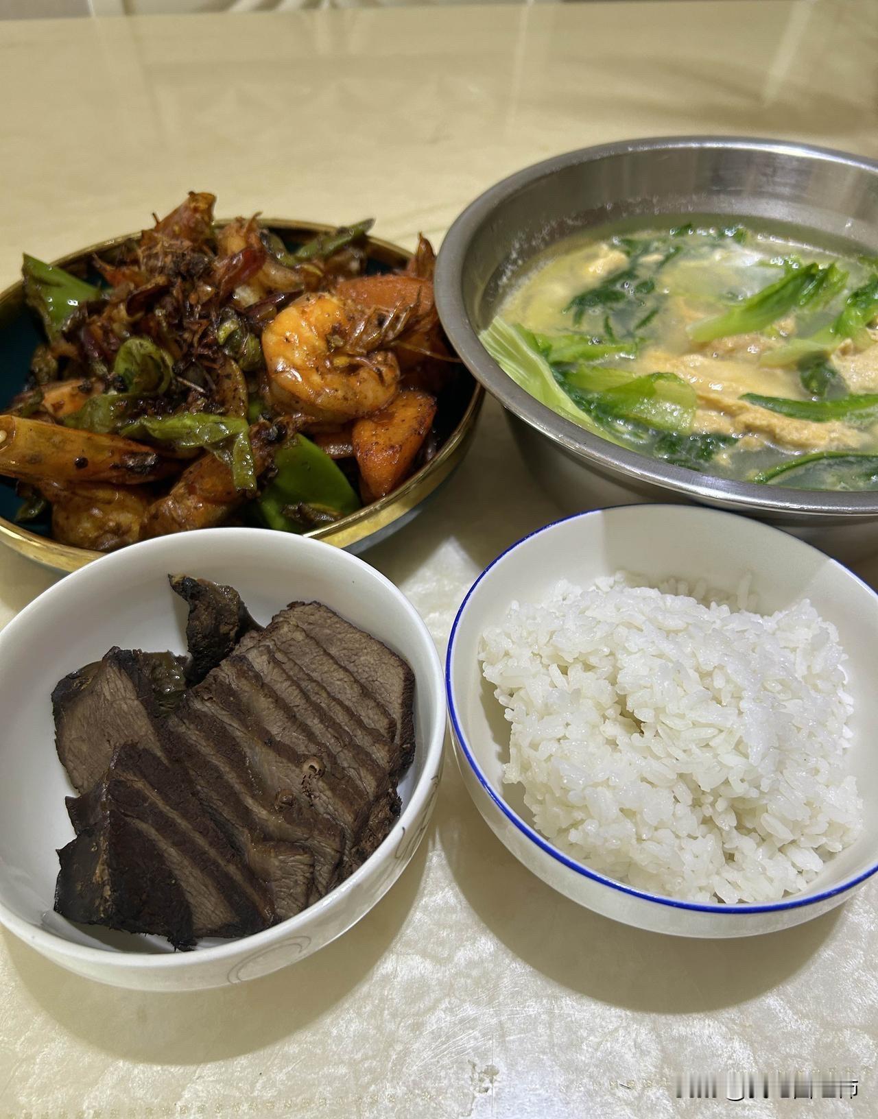 失业后，我招待不起妹妹了。我失业2年，一直都一个人独居，平时自己生活的很节俭，