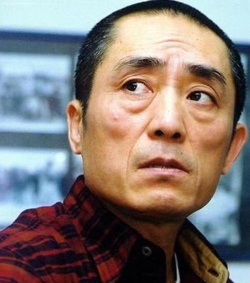 1987年，张艺谋筹拍《红高粱》，花了四万块钱，请当地农民种100亩红高粱，并且