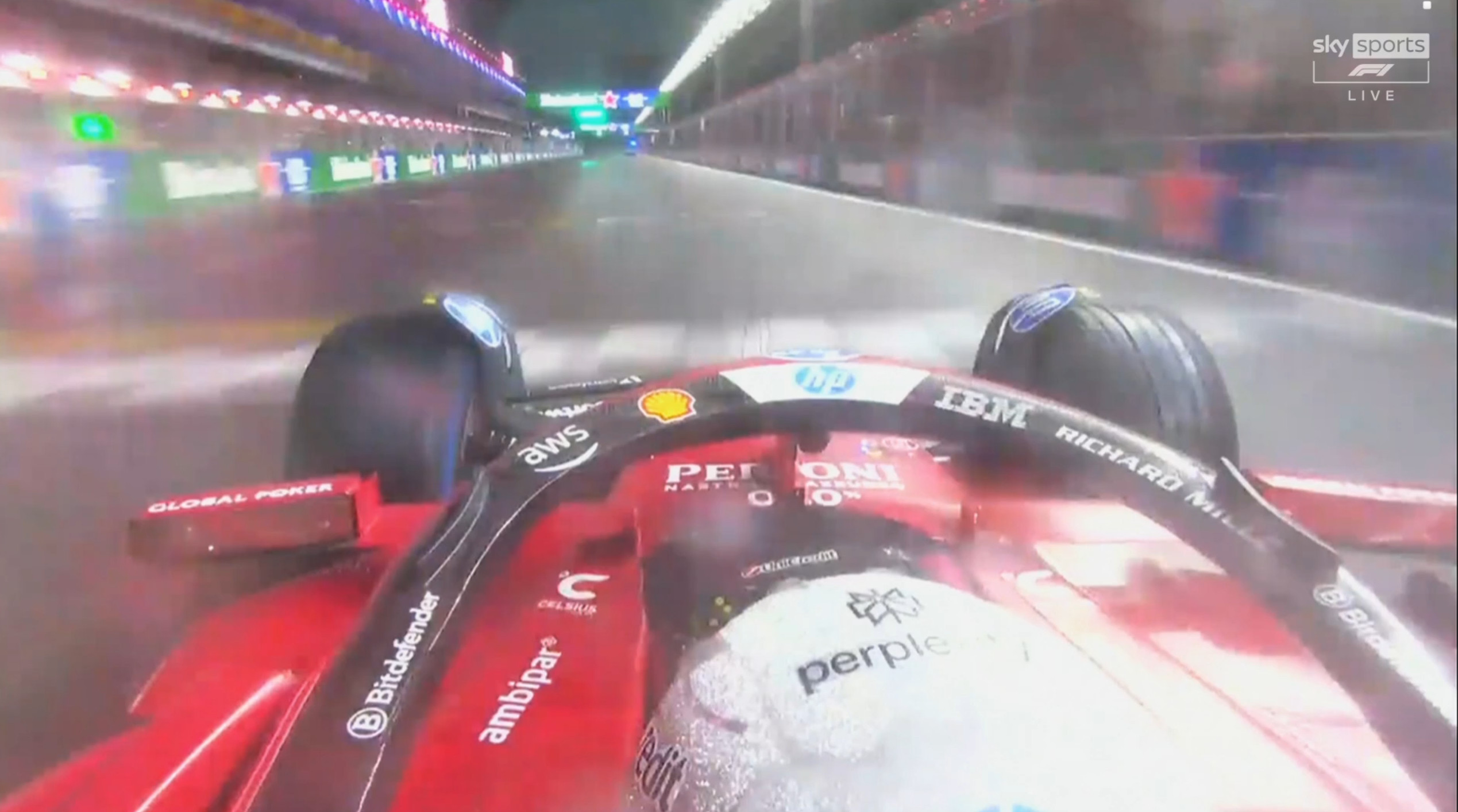 安小戴：汉密尔顿有可能看错了计时线，导致误以为过线时已经停表图1：当汉密尔顿过控