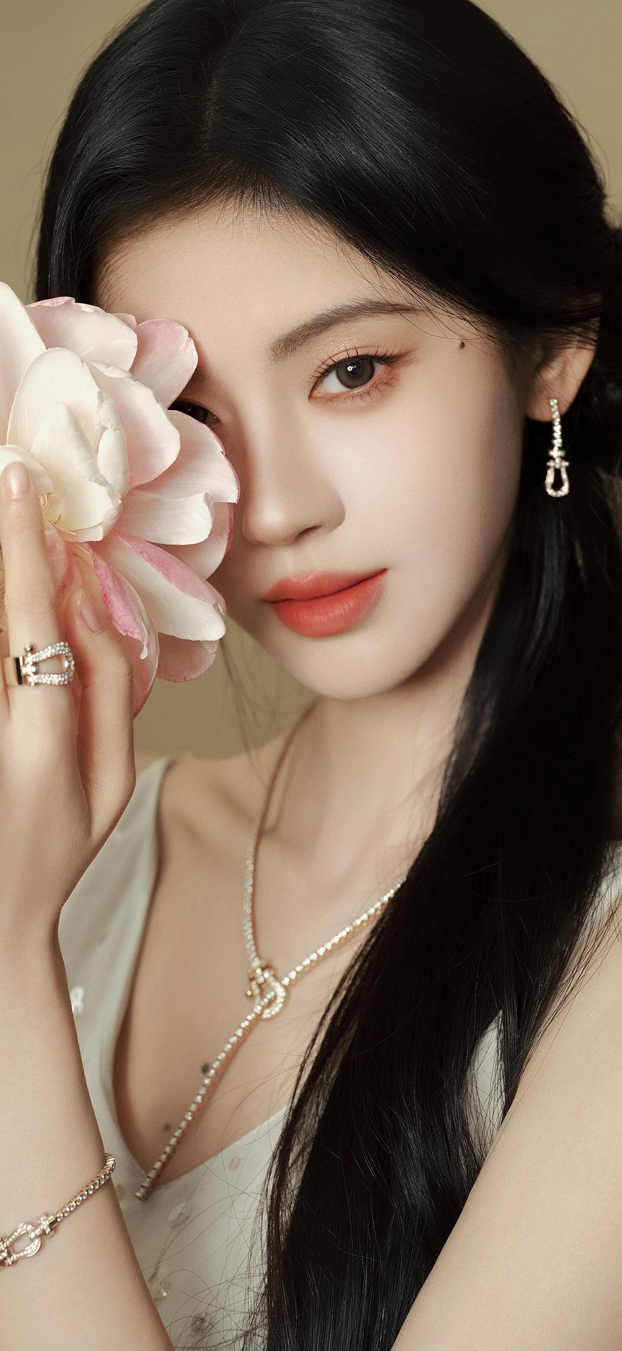 美女壁纸-第5825期-鞠婧祎