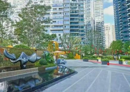 为什么现在房子跌了那么多，也不见有人去抄底屯房子了。因为参考日本的情况，其实答