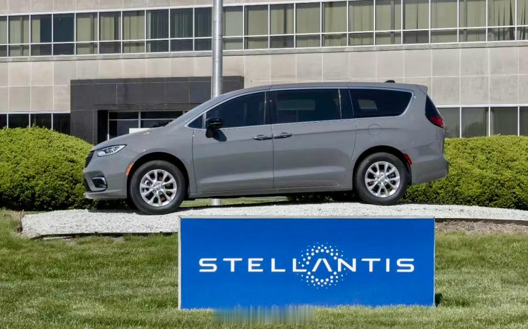 Stellantis这回栽了个大跟头！2月6日，这家全球第四大车企突然宣布：要一
