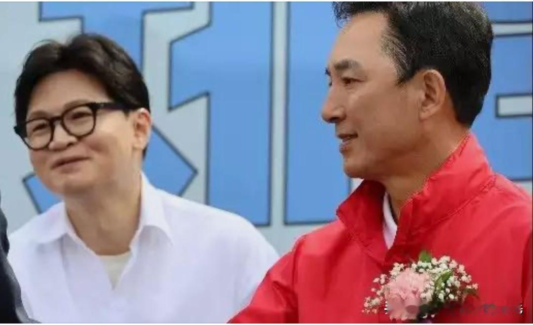韩国釜山北甲选区国会议员补选局势胶着。共同民主党候选人河正宇在民调中长时间领先，