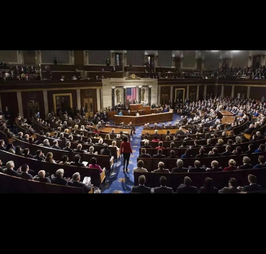 特朗普太惨了！一天遭三连暴击，霸权梦碎得明明白白，大快人心！暴击一：参议院