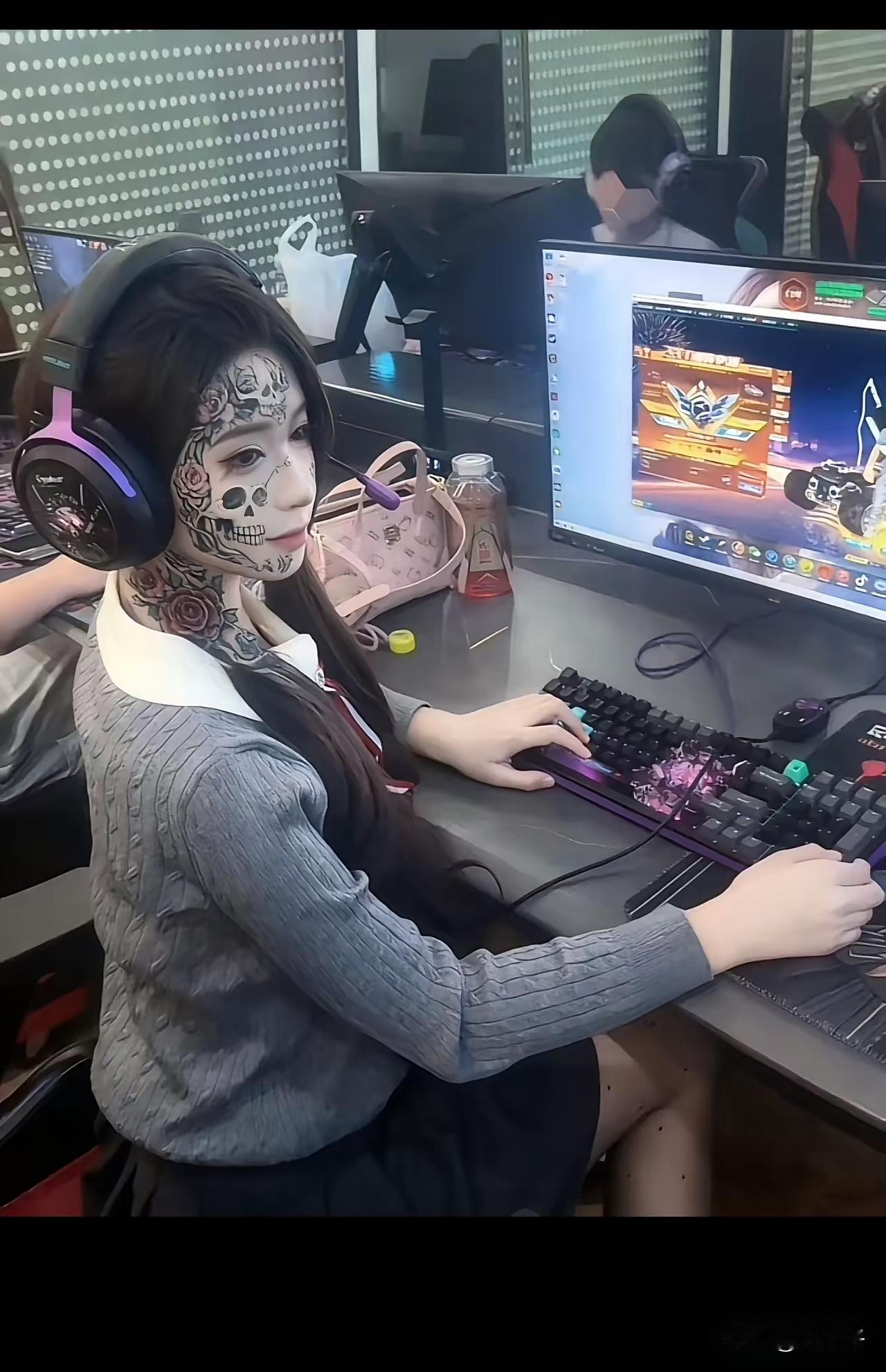 这样的女孩最终的归宿是哪里？国家应该规范纹身的范围，有些人还未成年，或者是年