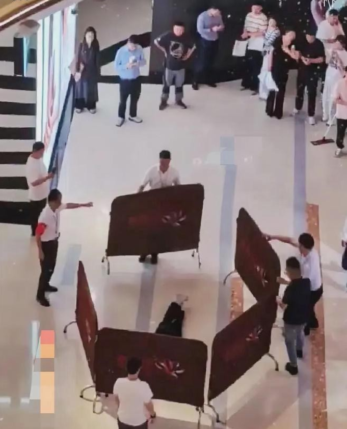 扬州一26岁女子从商场跳楼，因男友拒买茶颜悦色，只愿买蜜雪冰城，被指“消费降级
