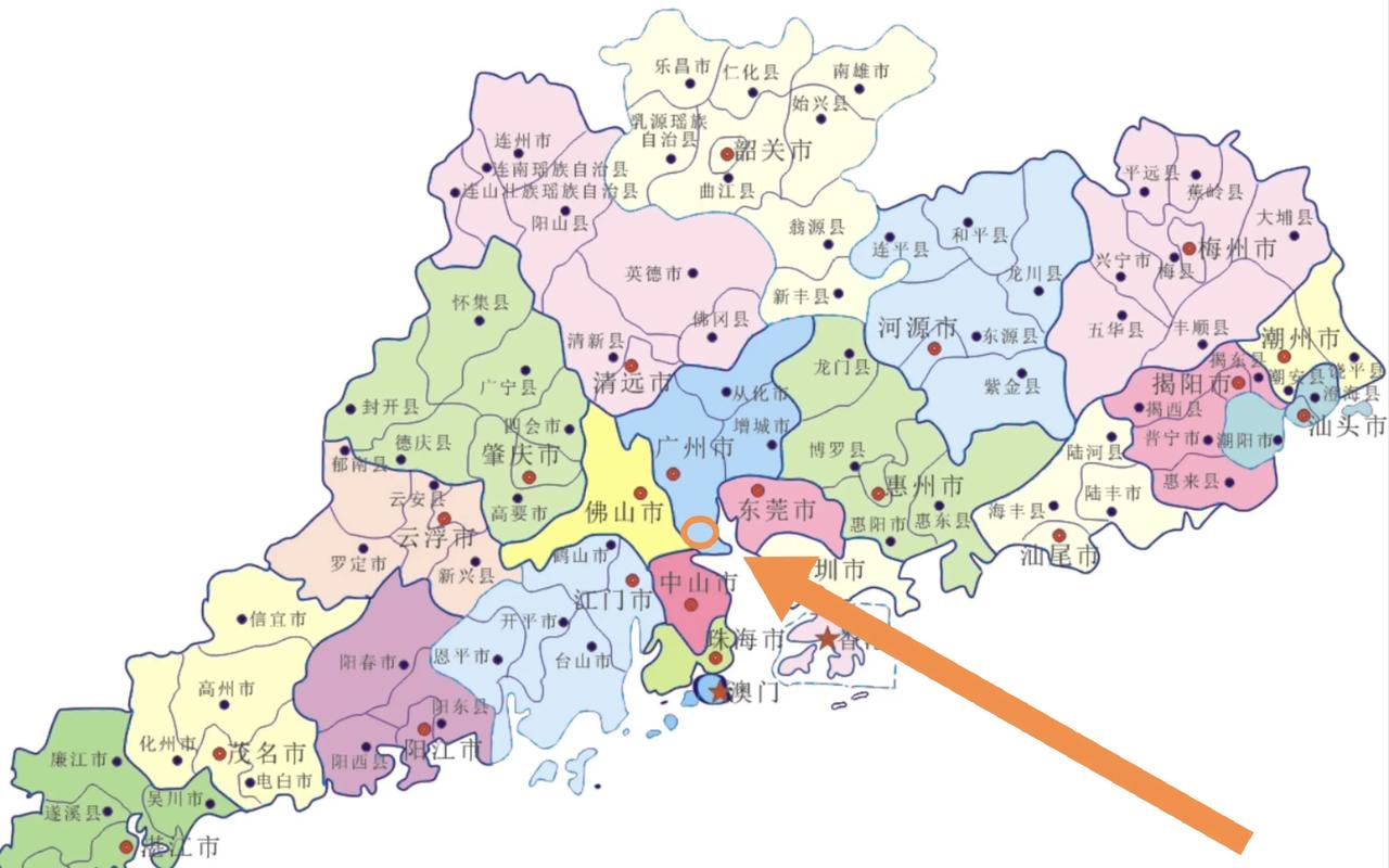 广东省地理中心位置在哪里？关于广东省地理中心的位置，目前公开资料中存在两种主流说