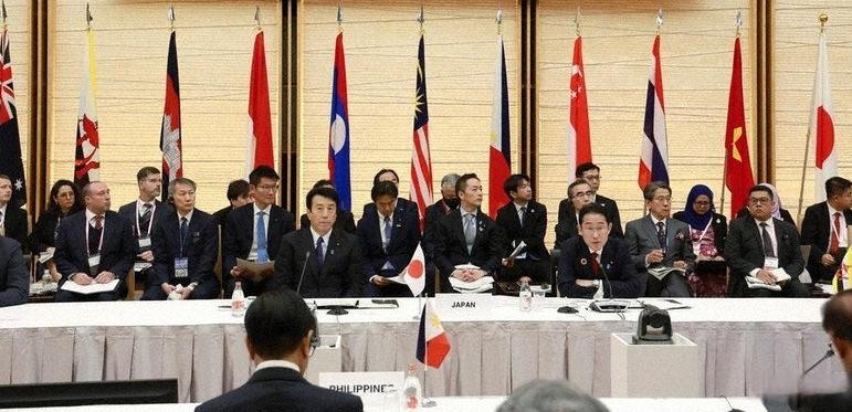 东京能源峰会上演惊人一幕，越南部长要求日韩出手：向河内提供石油！2026年3