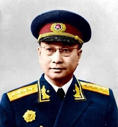 1952年，陈赓找周总理汇报工作，刚好周总理外出，等了几个小时后，陈赓饿了，就自