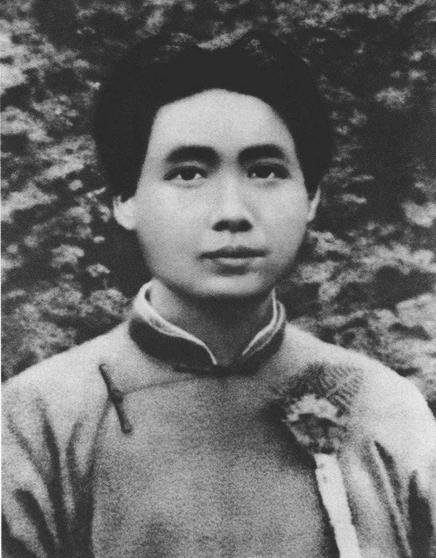 1941年，延安，毛主席刚走到食堂，突然，一根削尖的木棍，朝毛主席的后脑勺刺