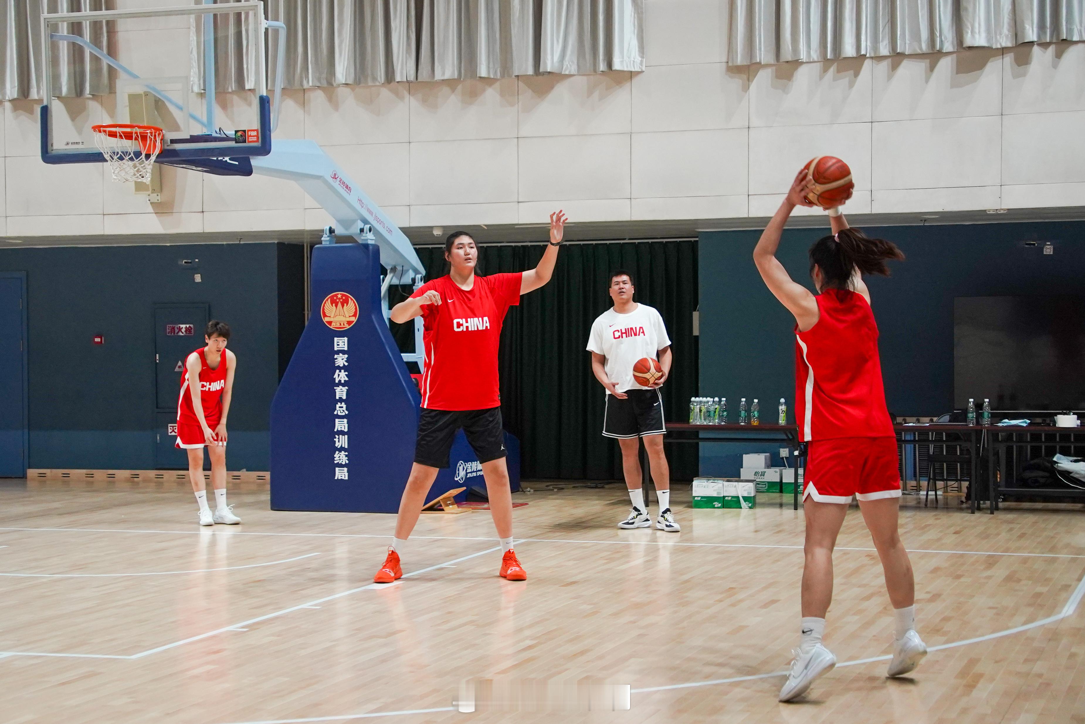 中国女篮官方通告了中国女篮特训营的情况，这次特训营12月7日至31日