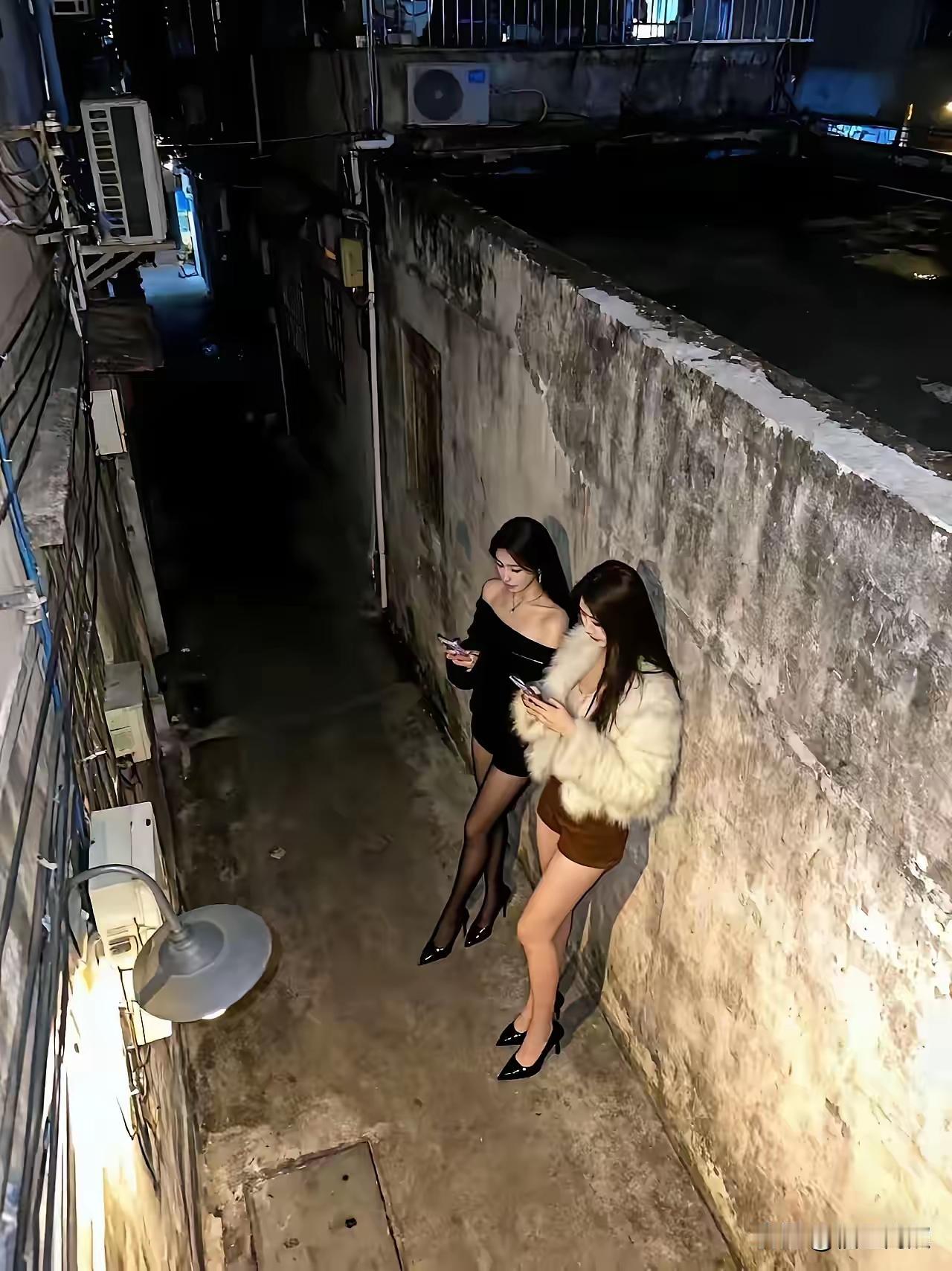 大冬天站外面讨生活，真不是一般人能扛的。就像长春寒潮来袭，室外-25℃以下，那些