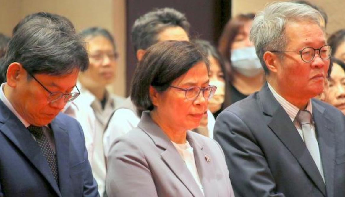 开工第一天，台高官的脸黑成这个样子为什么？大年初七，是台湾上工的日子跟祖