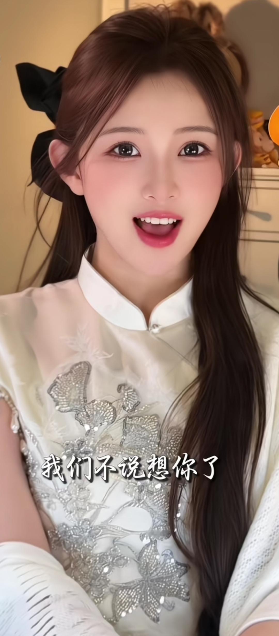 温柔微笑，甜美可人，仿佛置身童话世界。