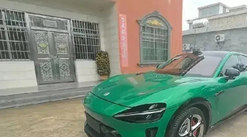 原本好奇什么样家庭才能买小米YU7！25万明明不便宜，却还能有28万预订？但