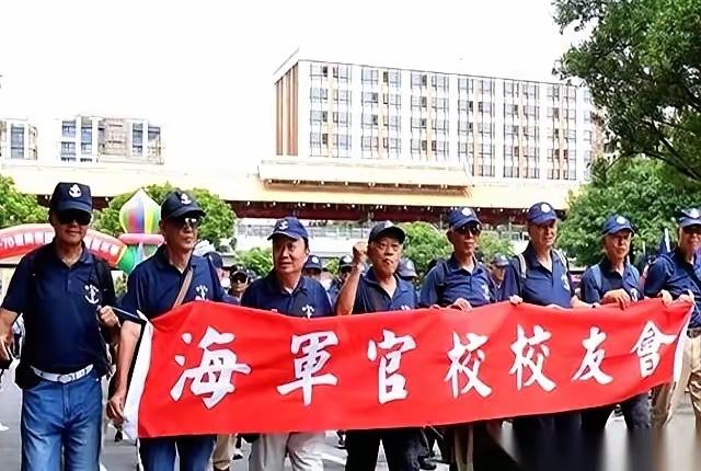 国民党那边，出了件怪事。前脚刚下命令解散最铁杆的军系“黄复兴”支部，墨迹还没