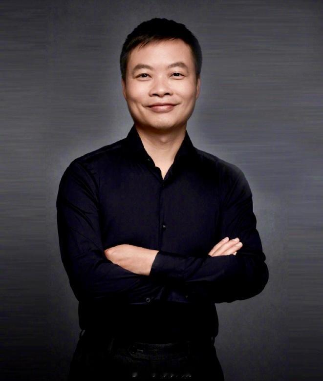 何小鹏试了特斯拉最新的FSD自动驾驶系统，开了4小时后他说：去年它还只是个“聪