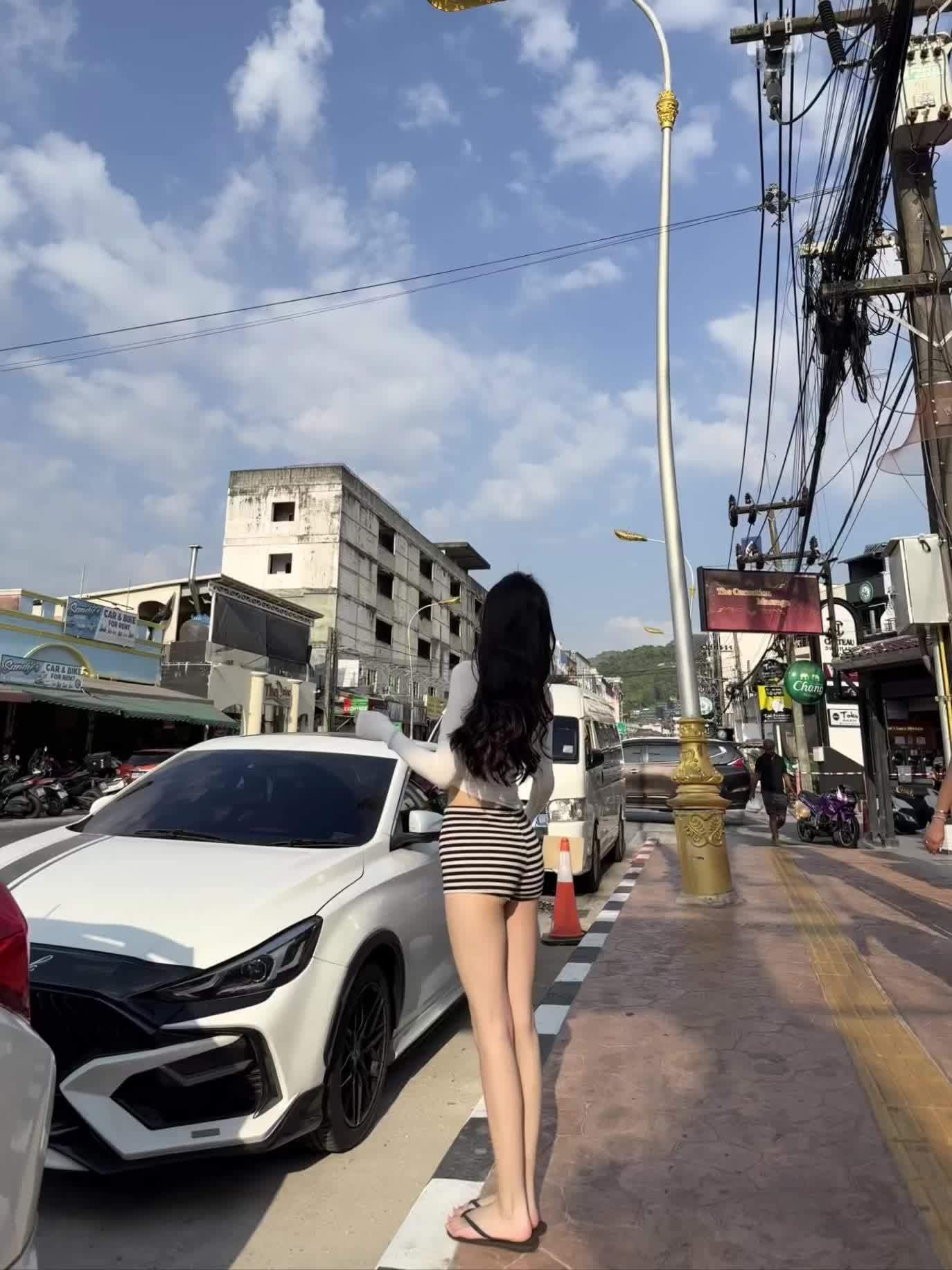 白色车是什么牌子？