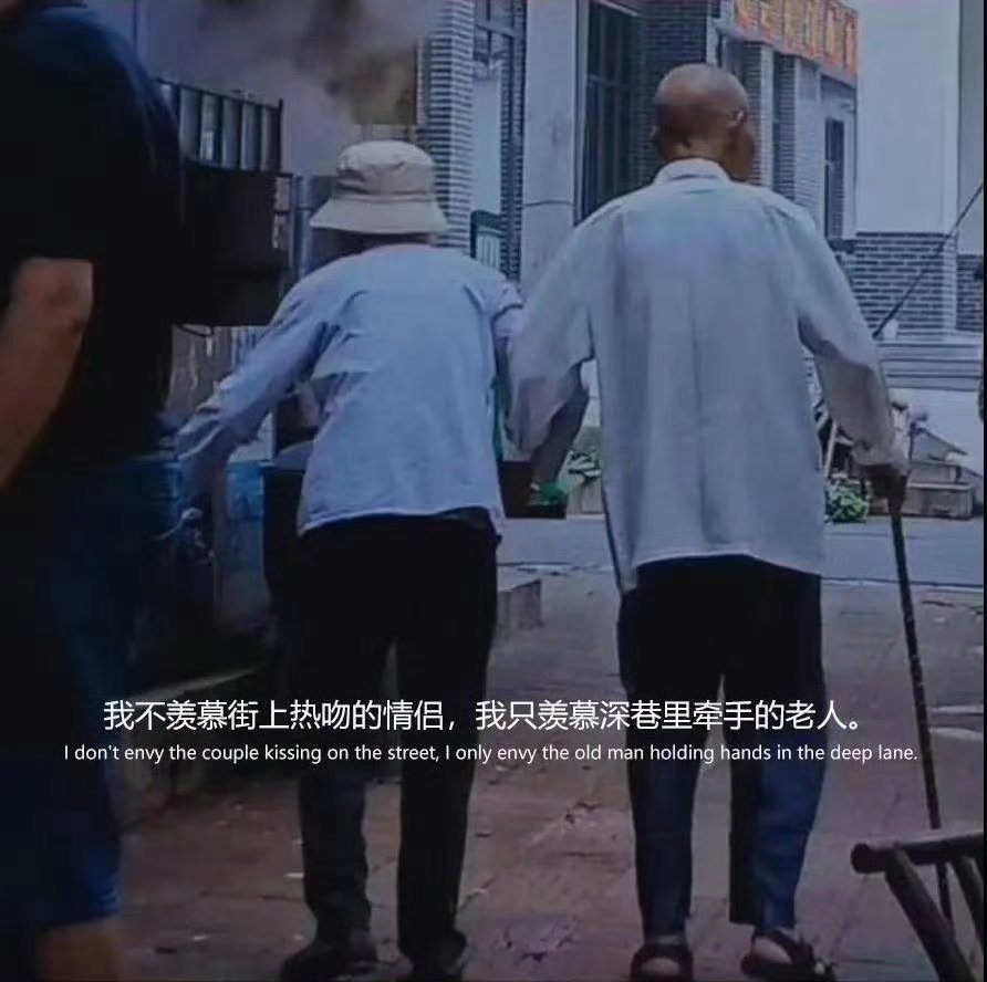 最理想的恋爱一房两人三餐四季我在闹他在笑夏天的傍晚一起去散步回家的路上顺手买一个