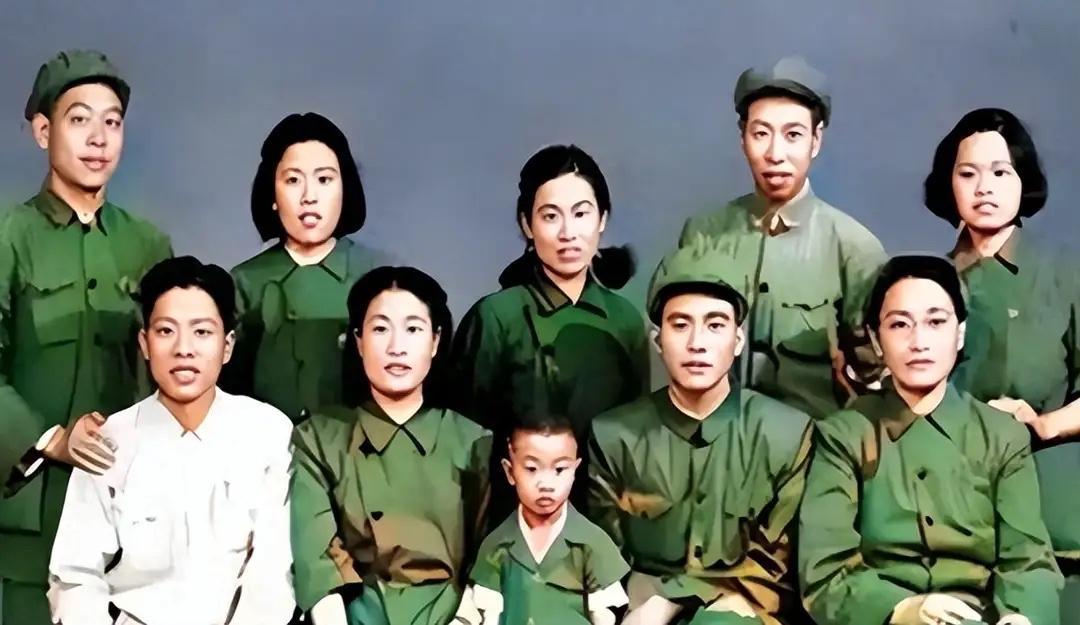 刘青山听到判决之后，没有哭喊求饶。他的心里只有一件事：我的孩子怎么办？好在，孩子