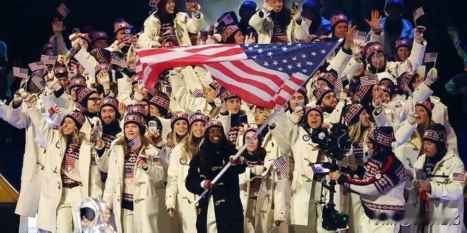 这是有多不得人心！米兰冬奥会开幕式上，别的国家入场被介绍都被高声欢迎，而美国