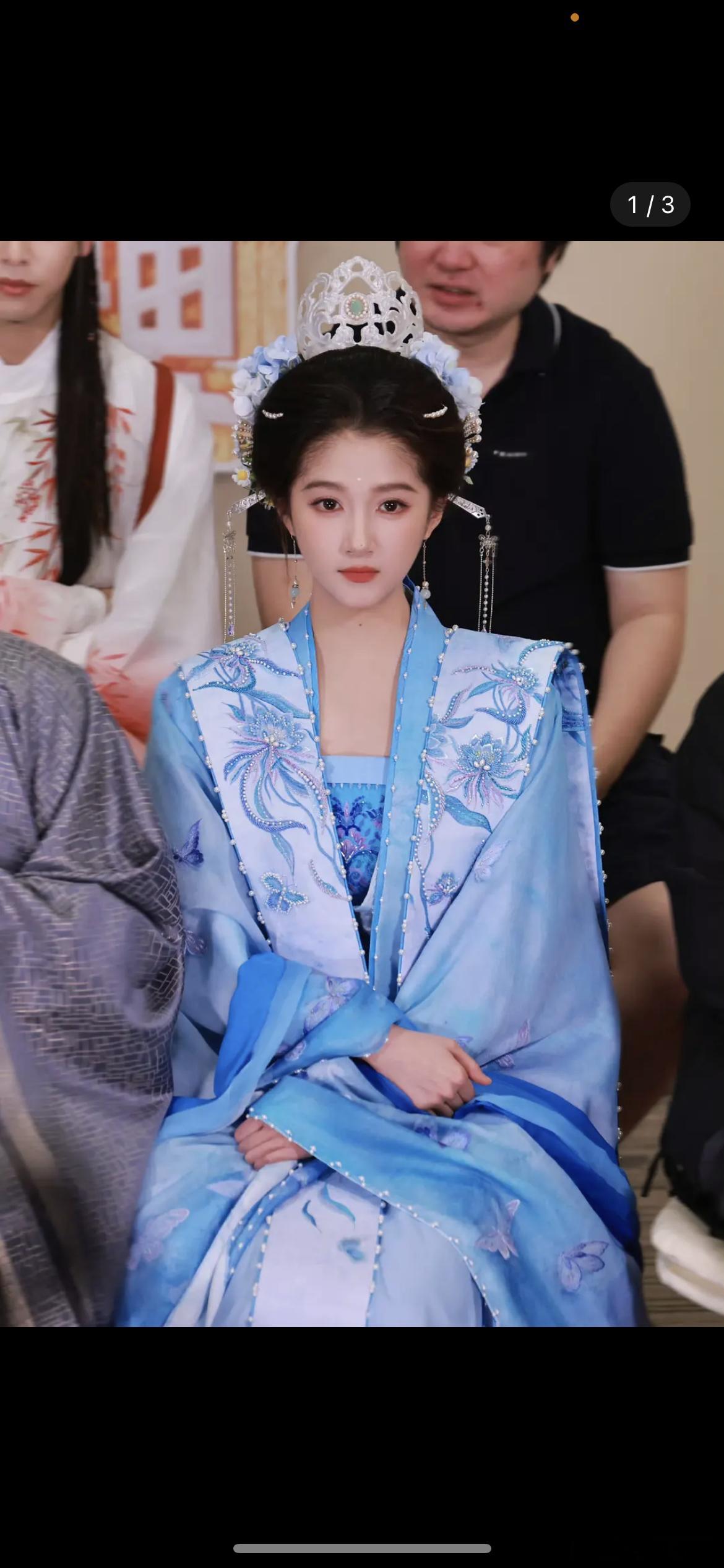 关晓彤是不是想演古偶了？最近好几次造型都是古装，你们觉得她可以吗？​​​