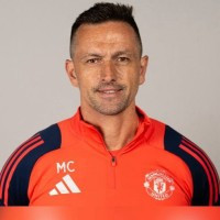 曼联有细心的朋友注意到这次卡里克的班子没有体能教练和守门员教练那怎么办呢？当然